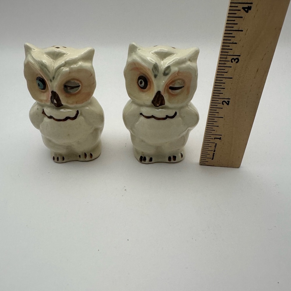 Vintage 1940 Shawnee Pottery Winking Owl Salt & Pepper Shakers Ceramic w Stopper - Picture 6 of 6